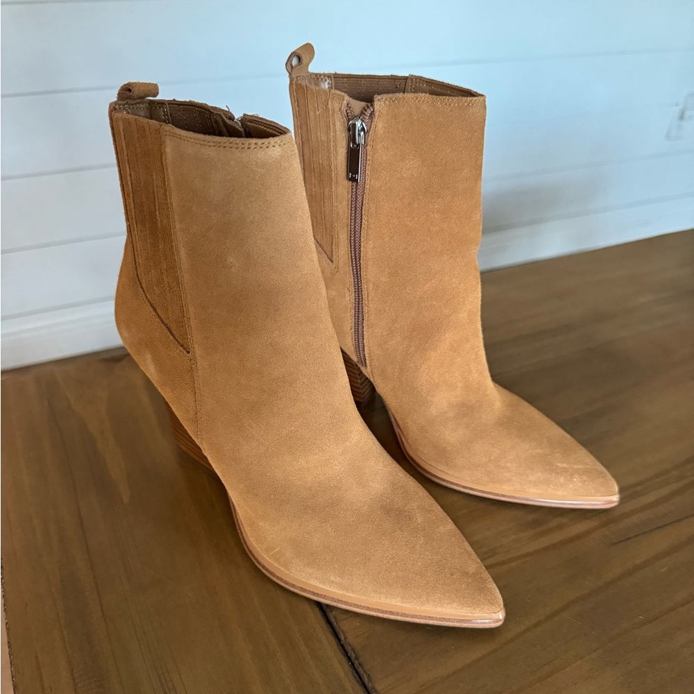NWT Marc Fisher • Mariel suede bootie